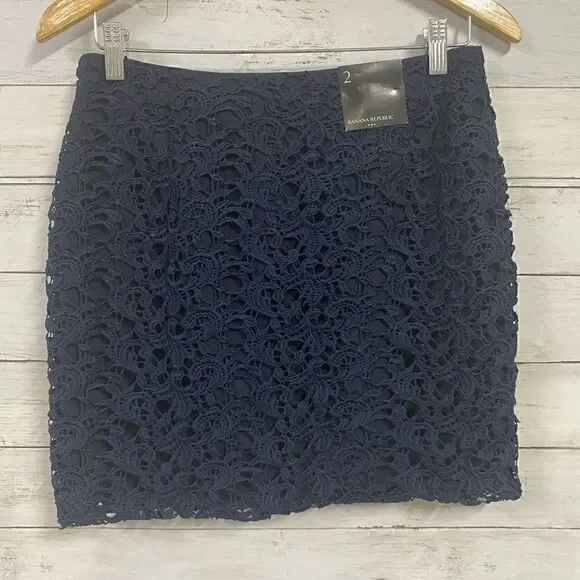Banana Republic Eyelet Navy Blue Skirt Size 2 - Picture 2 of 7